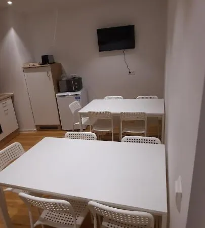 Apartment Penzini Monteurzimmer Biggest In Town 10 Personen *