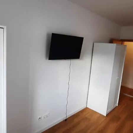 Penzini Monteurzimmer Biggest In Town 10 Personen Apartment